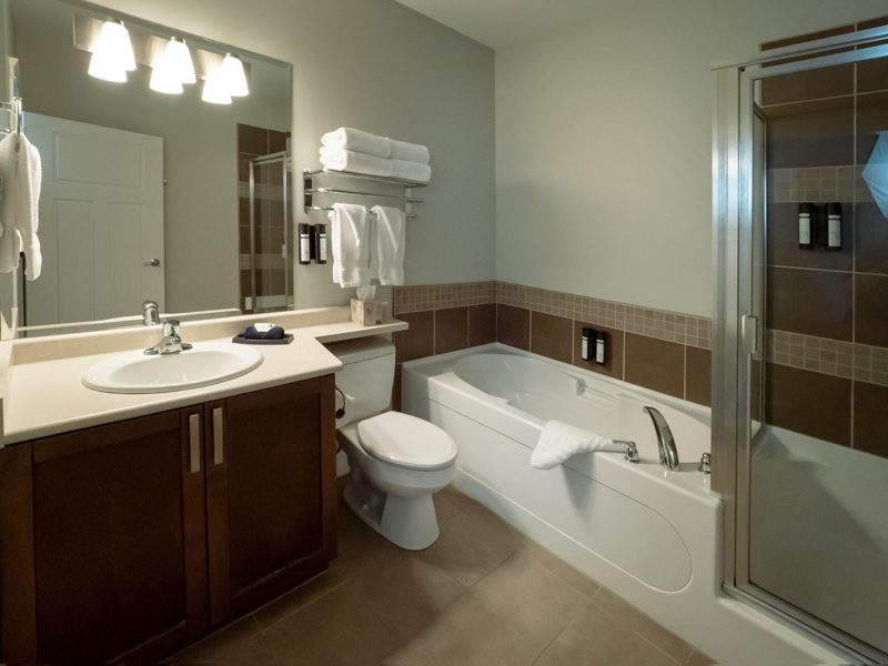 One Bedroom Suite Bathroom - Cedar